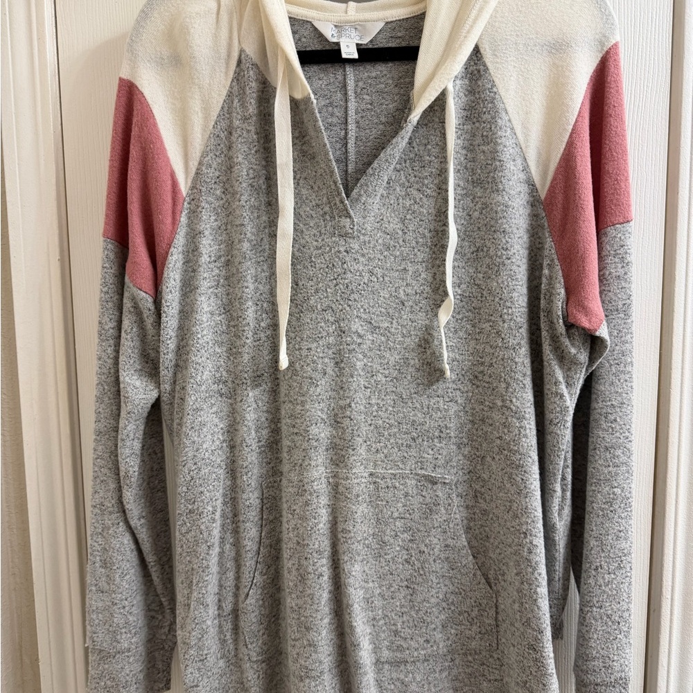 Market & Spruce Gray and Cream Hoodie